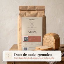 Vers gebakken brood van de Antico · spelt broodmix naast de zak