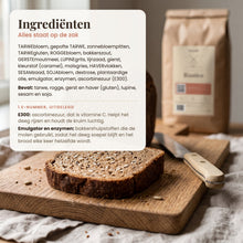 De kruim van een snee brood van de Rustico · volkoren broodmix
