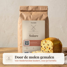 Vers gebakken brood van de Solare · vruchten broodmix naast de zak